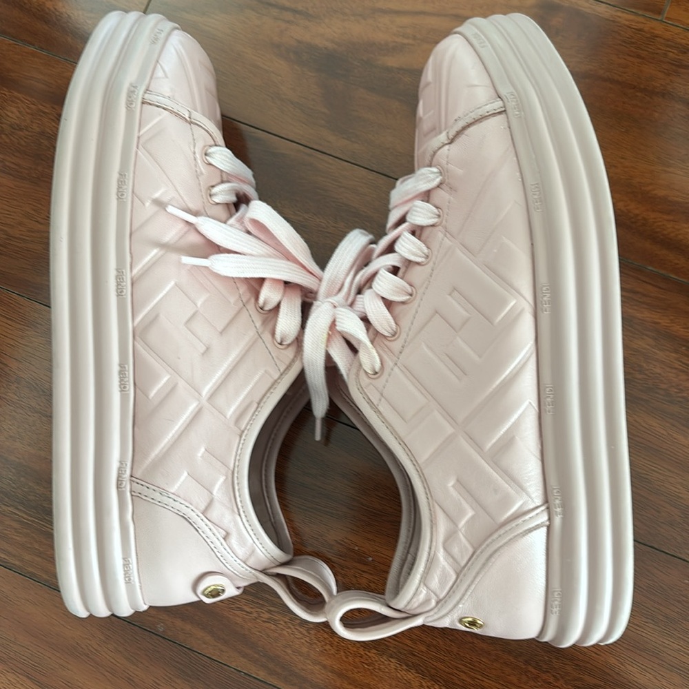 Fendi authentic size 8.5/39 sneakers - Picture 6 of 7